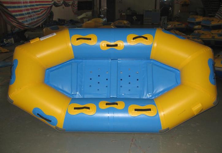 海南充氣水上樂園與人工造浪設(shè)備的綜合體驗(yàn)